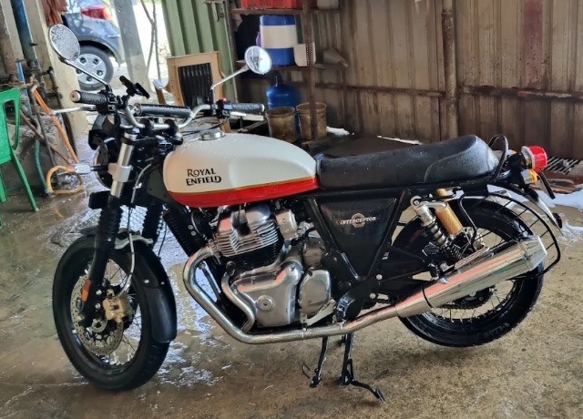 Master Detailer Foam Washing Two-Wheeler